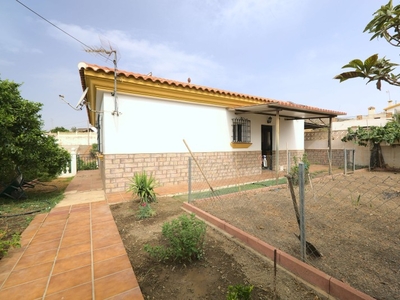 Casa con terreno en Rincón de la Victoria