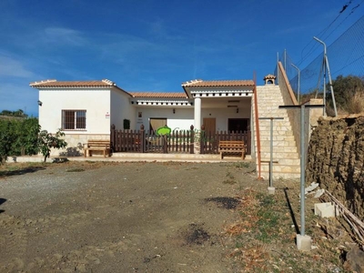 Casa con terreno en Vélez-Málaga