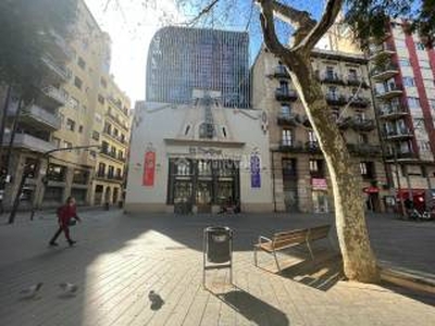 Piso de cuatro habitaciones entreplanta, El Poble-sec, Barcelona