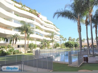 Alquiler piso piscina Málaga