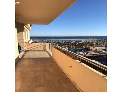 Apartamento en Alquiler, primera línea de playa, Puerto Deportivo