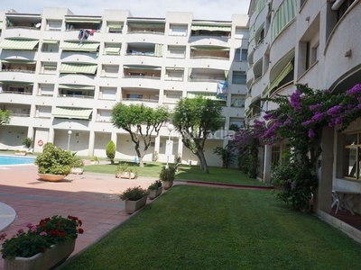 Apartamento en carrer de joanot martorell 1 apartamento dos dormitorios dobles zona turística con jardines y piscina en Salou