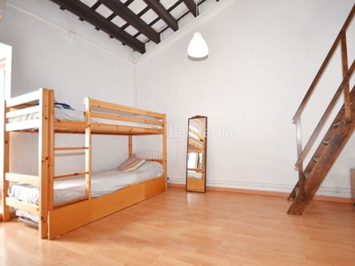 Apartamento loft con vigas de madera y soleado en Sant Feliu de Guíxols
