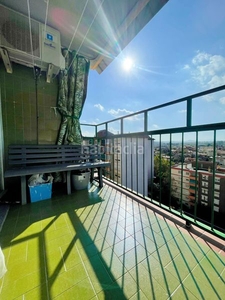Ático con 3 habitaciones con ascensor, calefacción, aire acondicionado y vistas a la montaña en Cerdanyola del Vallès