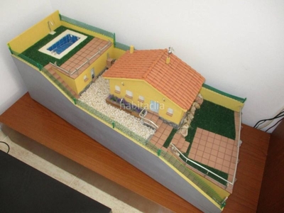 Casa bonita casa en urbanización , con piscina y garaje para dos coches. en Tordera