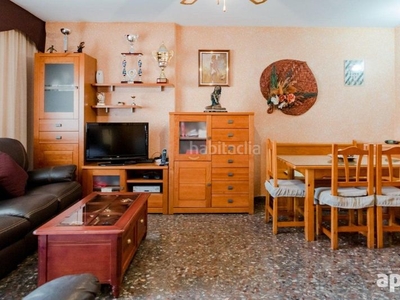 Casa con garaje, patio y terraza reformada!! en Sabadell