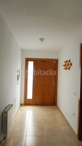 Casa de 211m2 en parcela de 1.045m2 en perfecto estado en Sils