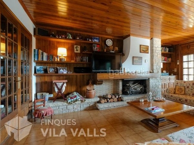 Casa magnífica casa de piedra rodeada jardín, con vistas increíbles, piscina y acabados de mucha calidad en Sant Quirze Safaja