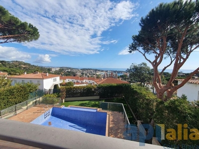 Chalet con 4 habitaciones con parking, piscina, calefacción y vistas al mar en Sant Feliu de Guíxols