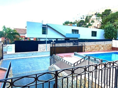 Chalet en calle marcelino mur chalet con 4 habitaciones y piscina en Cullera