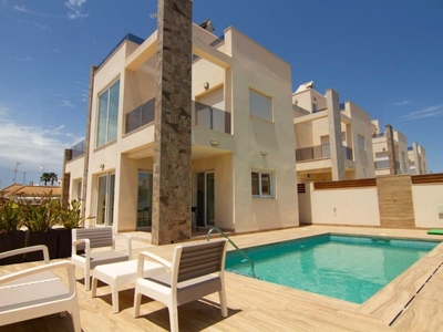 Chalet en venta en Playa de los Locos, Torrevieja, Alicante