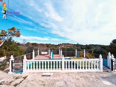 Chalet terreno rústico con chalet y piscina en Turís