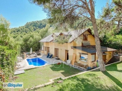 Maravilloso Chalet de Diseño con Piscina en Náquera