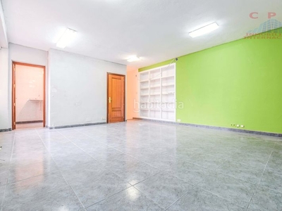 Piso amplio piso de 215 m2, con posibilidad de segregarlo en 3, próximo al metro santiago bernabéu. en Madrid
