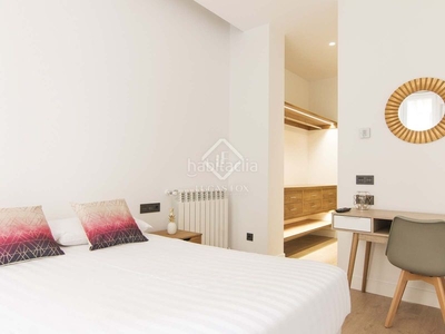 Piso en excelentes condiciones de 5 dormitorios en venta en chueca, en Madrid