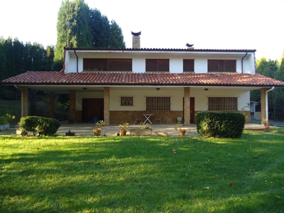 Venta de casa en Manjoya (Oviedo)