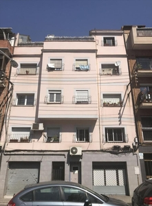 Venta de piso con terraza en Santa Coloma de Gramenet