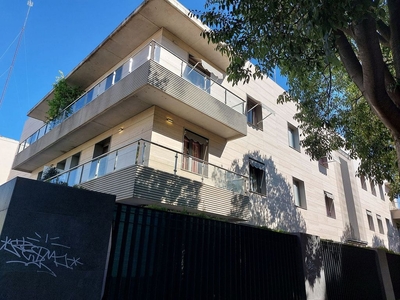 Alquiler de ático en calle Marques de Nervion de 2 habitaciones con terraza y garaje
