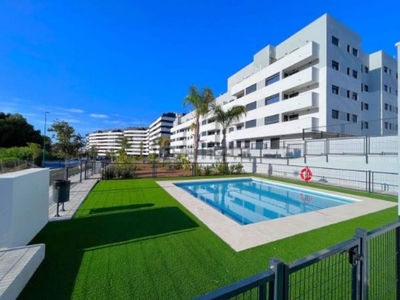 Alquiler de ático en Teatinos de 3 habitaciones con terraza y piscina