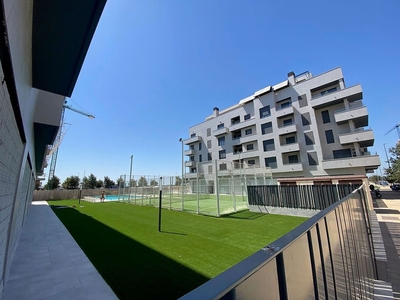 Alquiler de piso en Avda. Elvas de 2 habitaciones con piscina y garaje