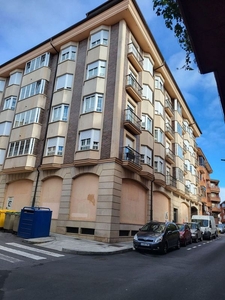 Alquiler de piso en calle Capitán Peñas de 4 habitaciones con terraza y garaje