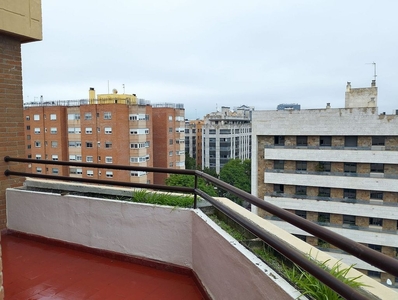 Alquiler de piso en calle Doctor Pedro de Castro de 2 habitaciones con terraza y garaje