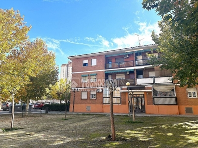 Alquiler de piso en calle Río Puentesecas de 3 habitaciones con terraza y jardín