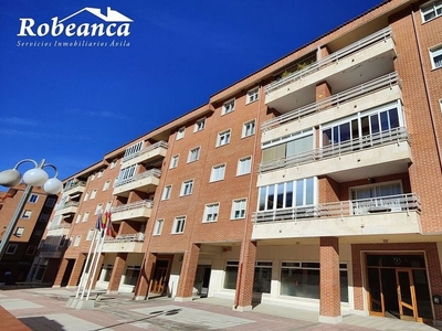 Alquiler de piso en calle Segovia de 4 habitaciones con terraza y garaje