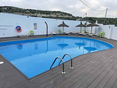 Alquiler de piso en calle Vera Colina de 1 habitación con terraza y piscina
