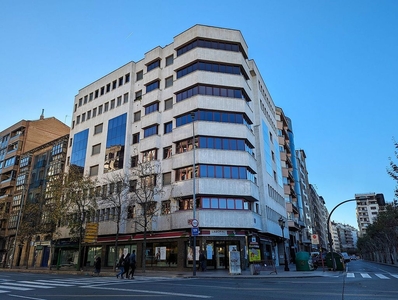 Alquiler de piso en Centro - Logroño de 2 habitaciones con garaje y muebles