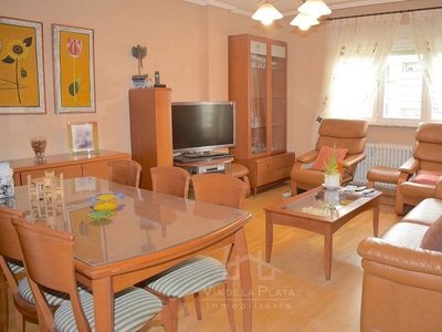 Alquiler de piso en Delicias - San Isidro de 4 habitaciones con muebles y balcón