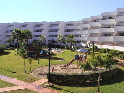 Alquiler de piso en Guadalmina de 2 habitaciones con terraza y piscina