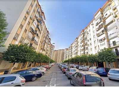 Alquiler de piso en Triana Oeste de 3 habitaciones con terraza y muebles