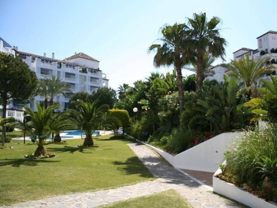 Apartamento en venta en Puerto Banus, Marbella, Málaga