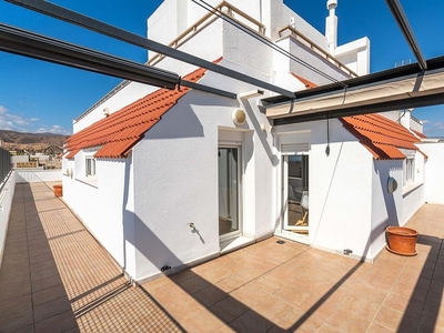 Ático en alquiler en calle Doctor Giménez Canga Argüelles de 4 habitaciones con terraza y garaje