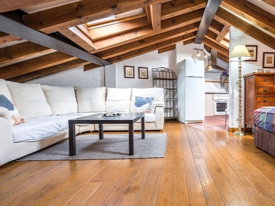Ático en alquiler en Centro - Segovia de 1 habitación con muebles y aire acondicionado