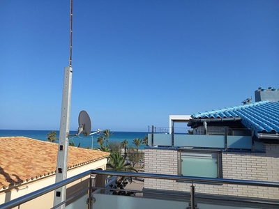 Ático en alquiler en Moncófar playa de 3 habitaciones con terraza y garaje