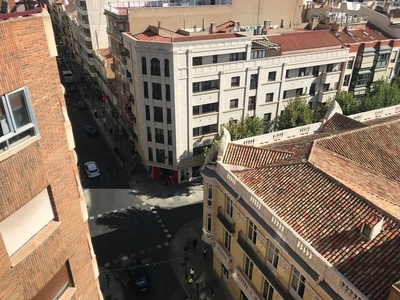 Ático en alquiler en Villacerrada - Centro de 3 habitaciones con terraza y garaje
