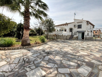 Casa 4 habitaciones de 184 m² en Oliva (46780)