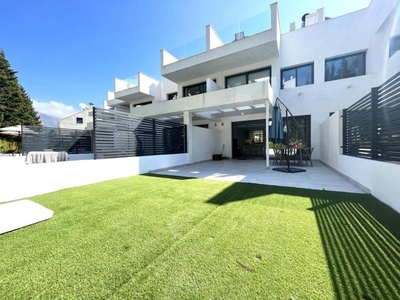 Casa adosada en venta en Guadalobón, Estepona