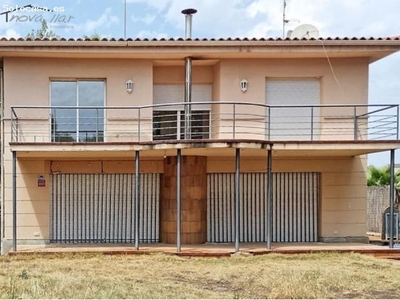 CASA UNIFAMILIAR EN EL ARAGAI-TENIS