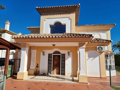 Chalet en venta en Bel-Air, Estepona, Málaga