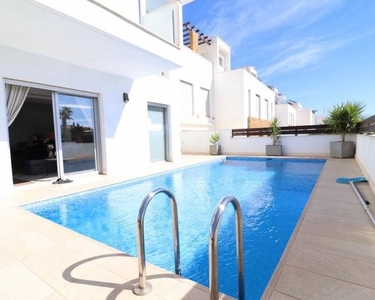 Chalet en venta en Los Frutales, Torrevieja, Alicante