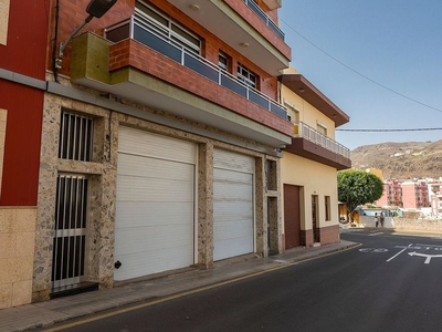 Dúplex en venta en calle Doña Consuelo la Maestra de 4 habitaciones con terraza y garaje