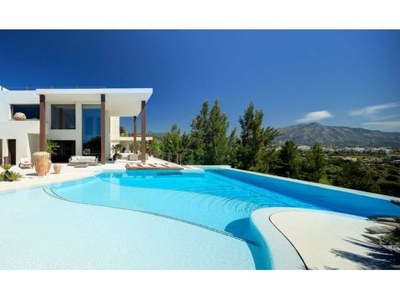 Espectacular villa de estilo contemporaneo con vistas panoramicas en La Alqueria, Benahavis