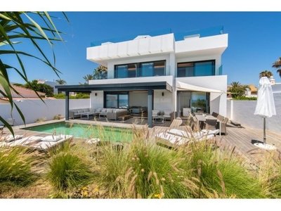 Increible villa en primera linea de la playa, CostaBella, Marbella