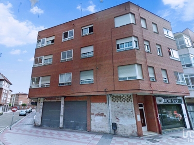 Piso 3 habitaciones de 60 m² en León (24005)