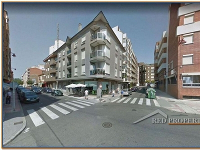 Piso en alquiler en calle San Claudio de 4 habitaciones con terraza y garaje