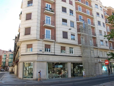 Piso en alquiler en Centro - Valladolid de 3 habitaciones con terraza y muebles