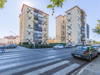 Piso en alquiler en Huerta Rosales - Valdepasillas de 3 habitaciones con terraza y muebles